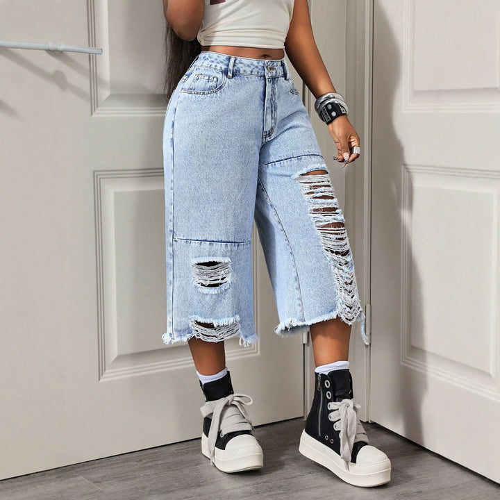Loose ripped jeans