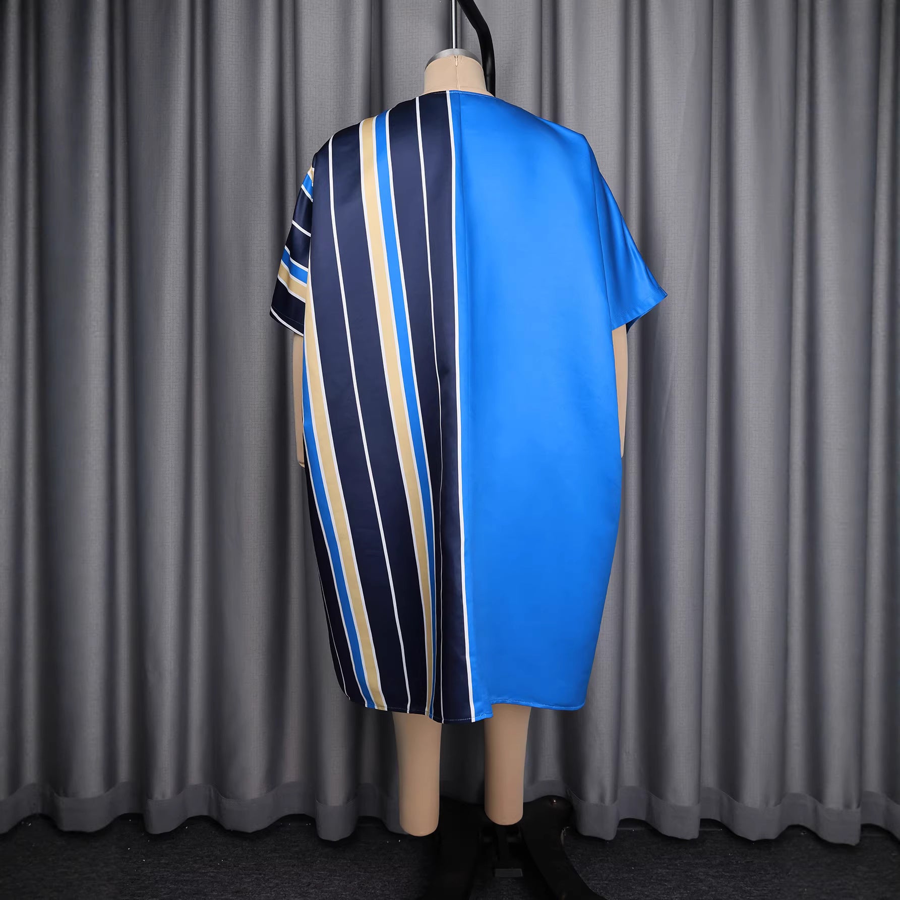 V-neck pocket dress