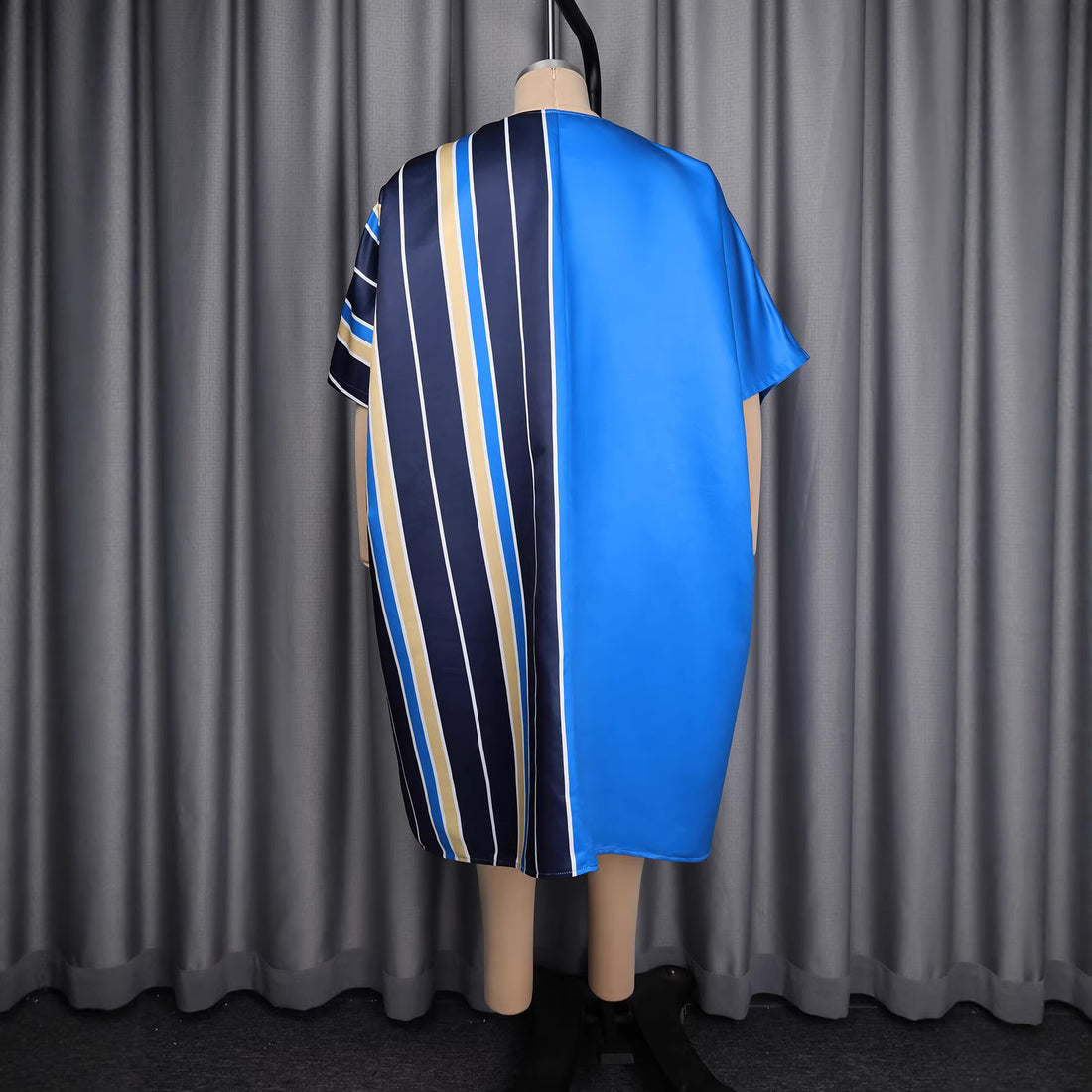 V-neck pocket dress